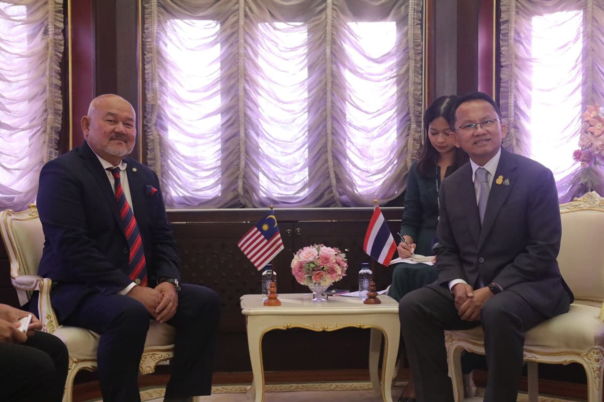 Somsak_discusses_peace_in_Malaysia_Accelerate_solving_problems_in_southern_border_provinces_SPACEBAR_Photo01_0ccd009ff9.jpg