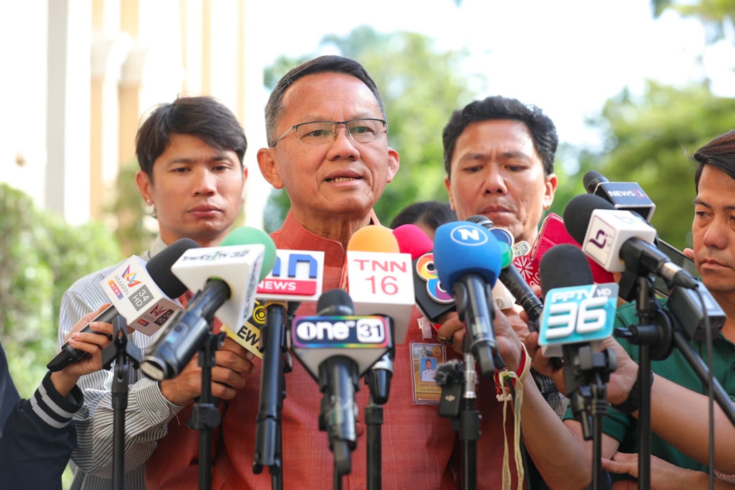Somsak_warns_that_the_flood_situation_is_still_worrying_SPACEBAR_Hero_f7709cdc4d.jpg
