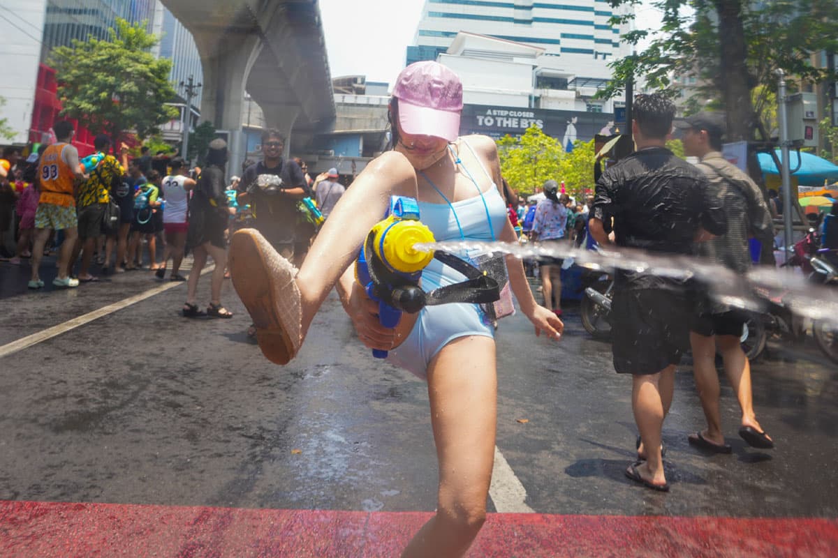 Songkran_Festival_Silom_2024_SPACEBAR_Photo02_ba2e0af09b.jpg