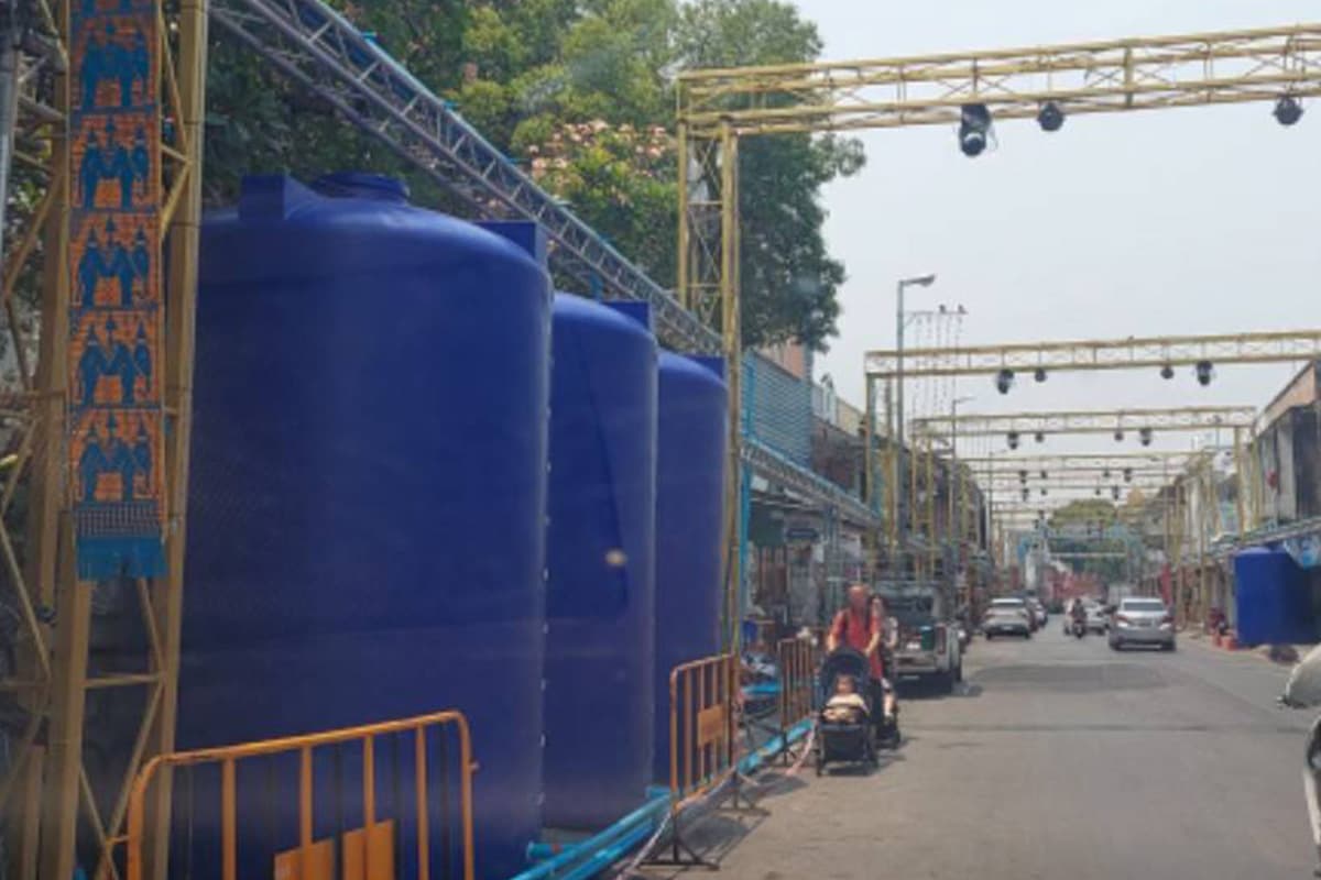 Songkran_tourism_in_Chiang_Mai_fluctuates_tourists_stop_and_slow_down_SPACEBAR_Photo04_43721257be.jpg