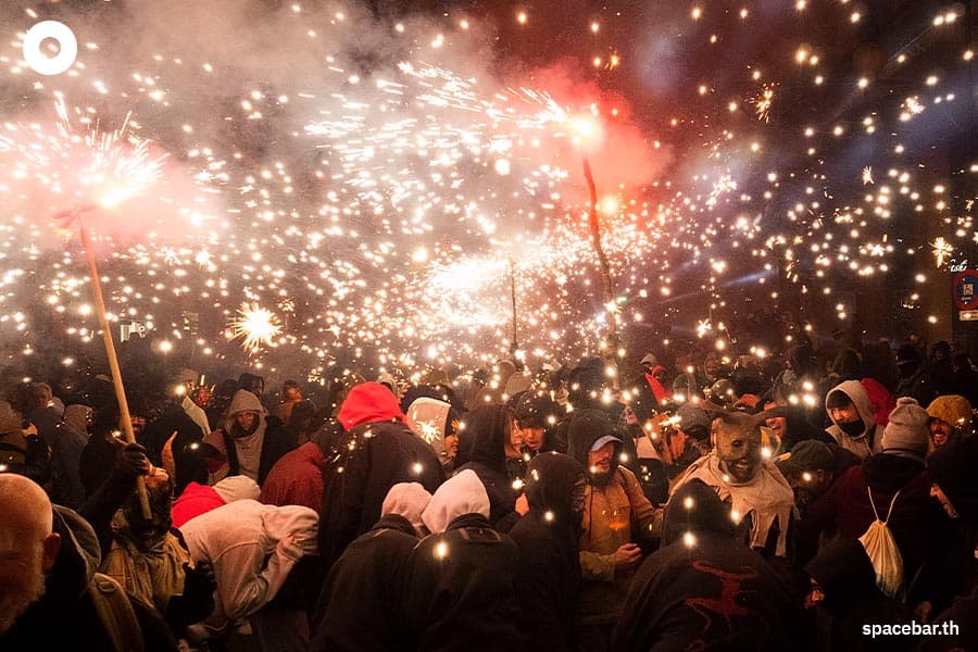 Spain_Correfoc_fire_run_tradition_festival_carnival_Palma_SPACEBAR_Photo04_3dff5f4d38.jpeg