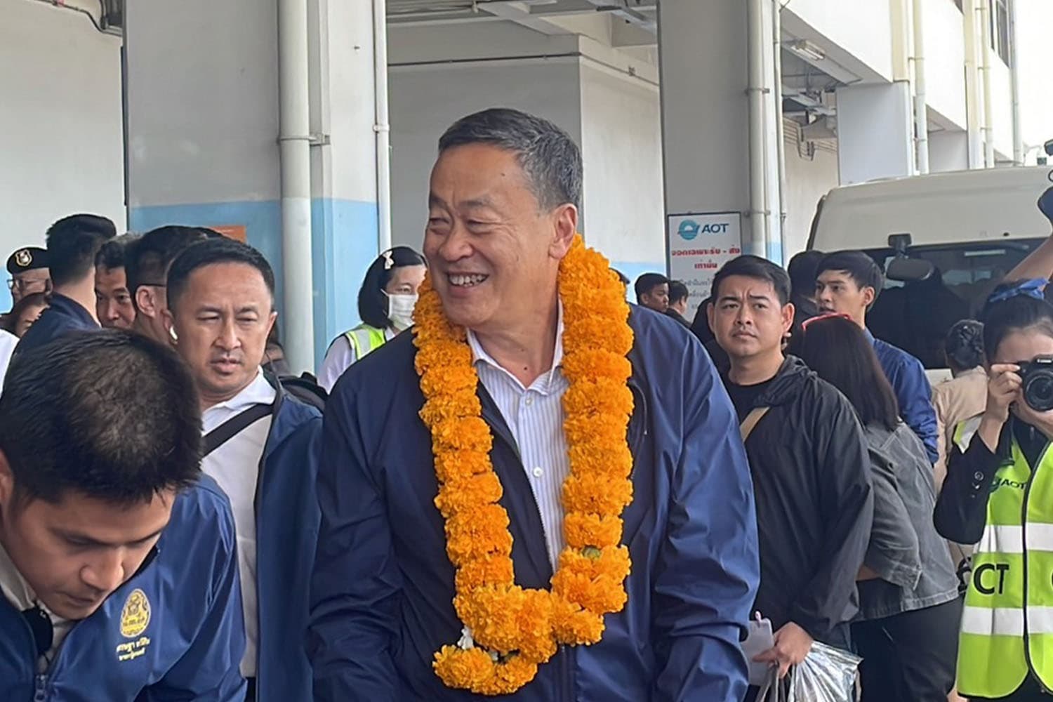 Sreththa_and_the_Cabinet_arrived_in_Chiang_Rai_SPACEBAR_Hero_3b52cc8bea.jpeg