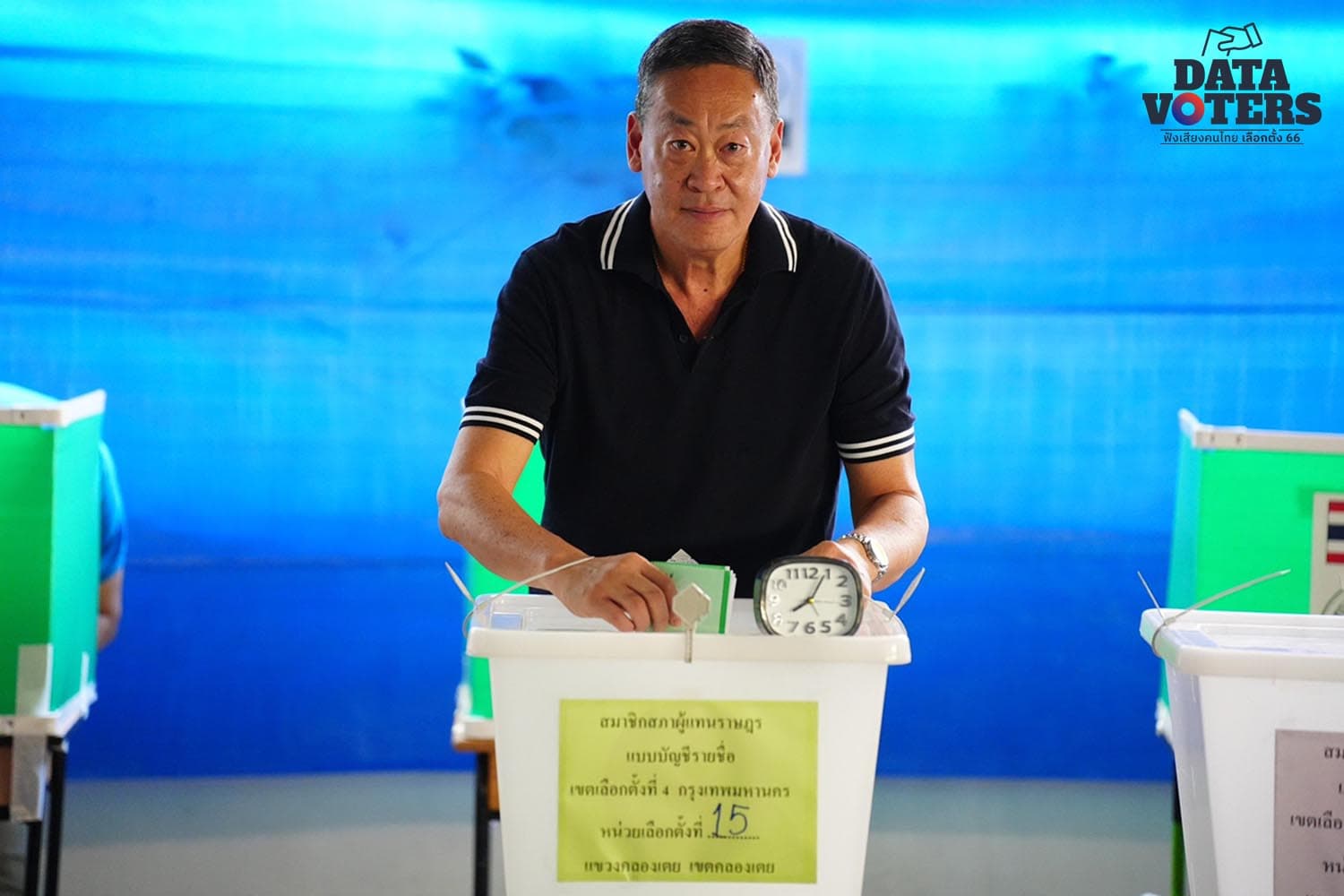 Srettha_comes_to_vote_in_Khlong_Toei_District_SPACEBAR_Hero_dbd37a72bf.jpeg