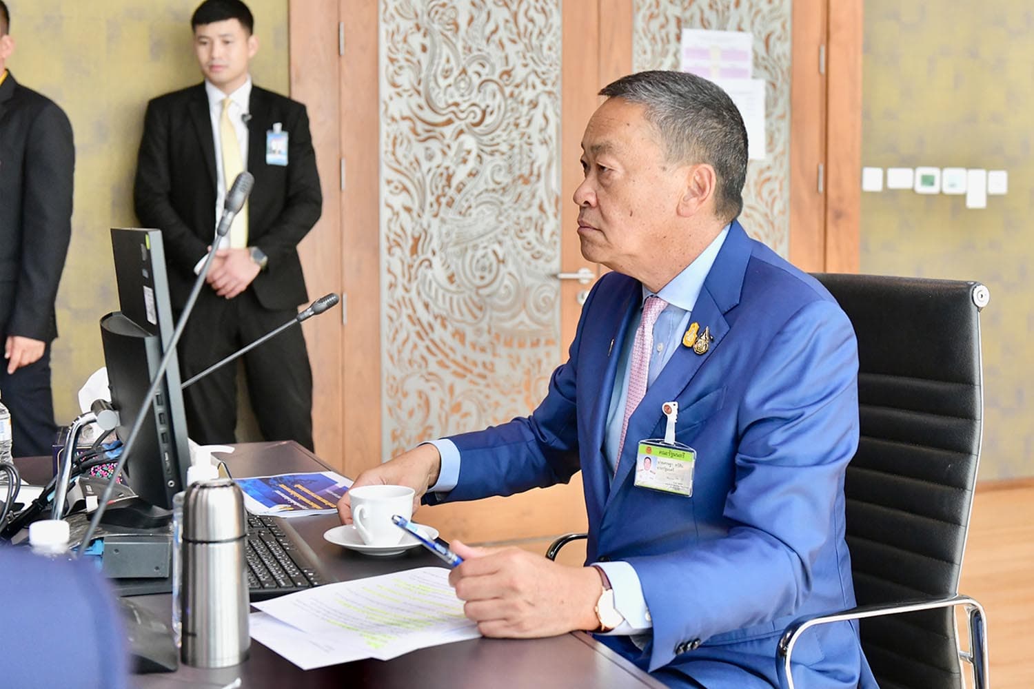 Srettha_leads_a_meeting_to_deal_with_flooding_SPACEBAR_Hero_08162af83d.jpg
