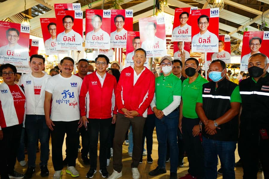 Srettha_leads_the_team_Pheuthai_Bangkok_campaigning_for_3_morning_markets_Nong_Khaem_Bang_Khae_Thon_Buri_SPACEBAR_Photo0_77e26c5f30.jpeg