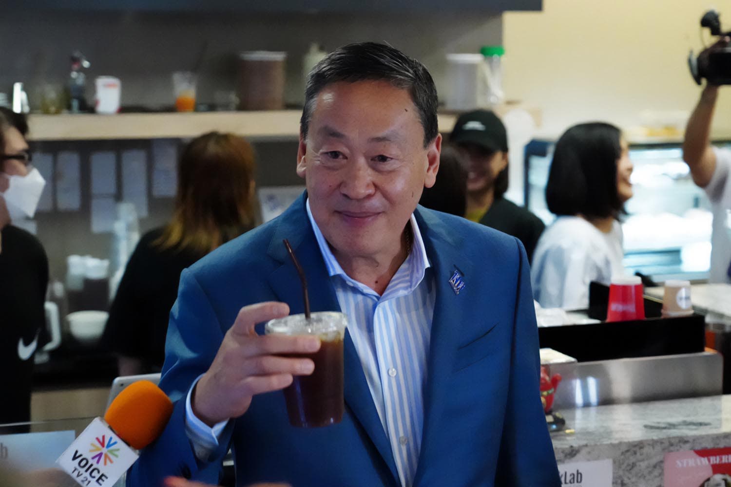 Srettha_rejects_trying_orange_coffee_at_Moveforward_party_SPACEBAR_Hero_2d5c04fc07.jpeg