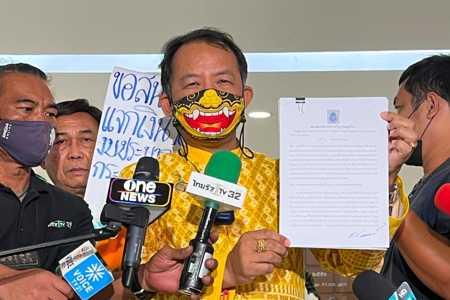 Srisuwan_submitted_to_ECT_investigate_Srettha_Pheua_Thai_Party_case_of_digital_money_SPACEBAR_Hero_18f08bc2d8.jpeg