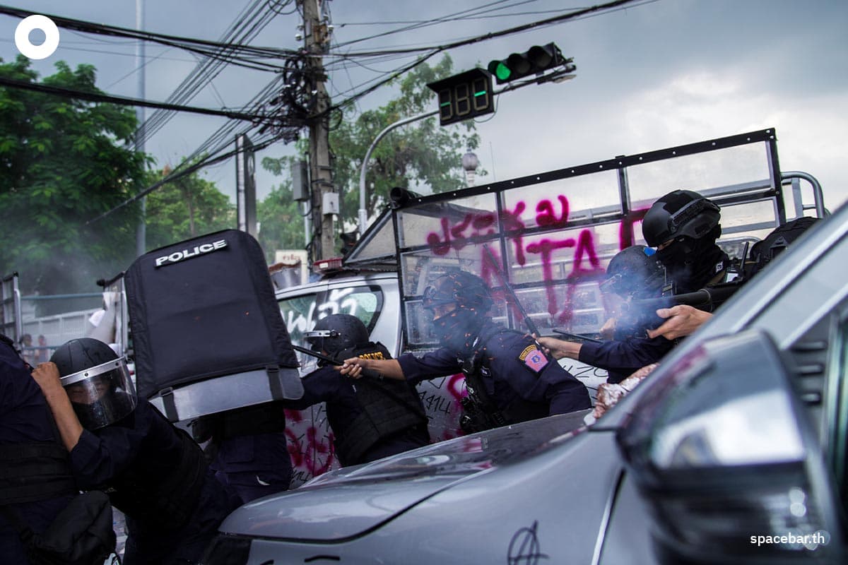 Stop_APEC_March_Police_Batter_SPACEBAR_Photo02_0f9bf28db9.jpeg