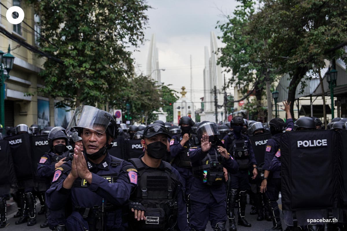 Stop_APEC_March_Police_Batter_SPACEBAR_Photo11_57f4524e17.jpeg