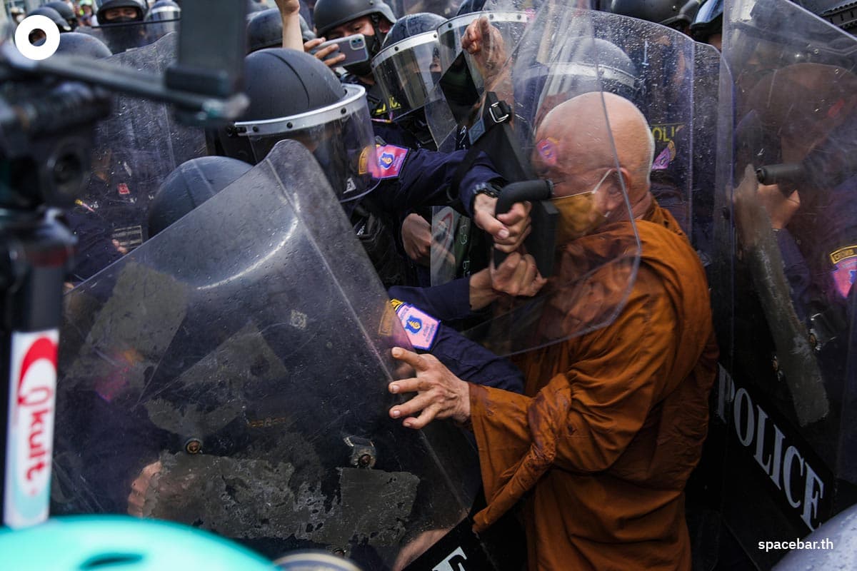 Stop_APEC_Prayut_Giyotin_Sao_Chingcha_March_SPACEBAR_Photo01_2dc9aae7da.jpeg