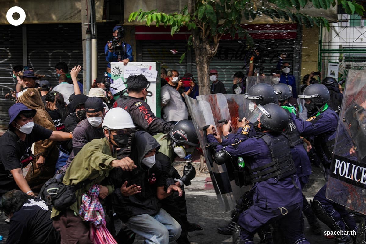 Stop_APEC_Prayut_Giyotin_Sao_Chingcha_March_SPACEBAR_Photo02_88088211fd.jpeg