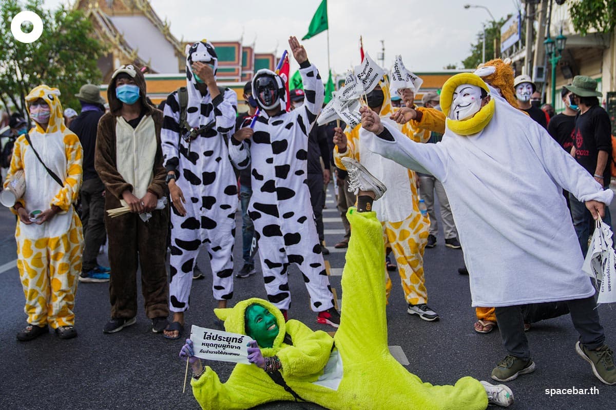 Stop_APEC_Prayut_Giyotin_Sao_Chingcha_March_SPACEBAR_Photo07_6b4e6572a9.jpeg