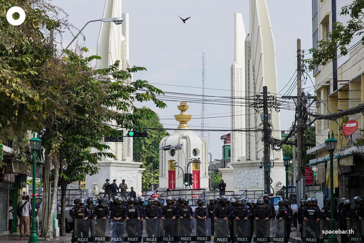 Stop_APEC_Prayut_Giyotin_Sao_Chingcha_March_SPACEBAR_Photo09_8eeb1bdb67.jpeg