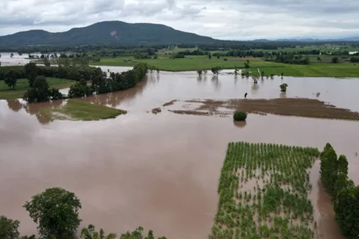 Storm-Bualoi-brings-heavy-rain-across-Thailand-many-provinces-face-flooding-SPACEBAR-Photo02.jpg