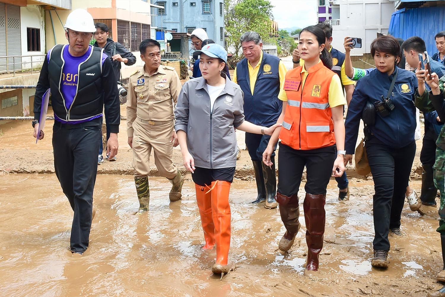 Suan_Dusit_Poll_Thai_people_and_the_flood_situation_SPACEBAR_Hero_afe1b51990.jpg