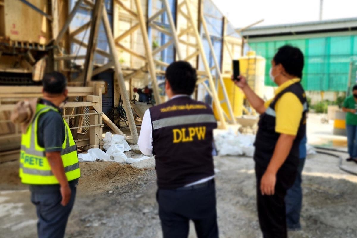 Suchart_Chomklin_Examine_Accident_Machinery_Samut_Prakan_SPACEBAR_Photo02_fea164d0d3.jpeg