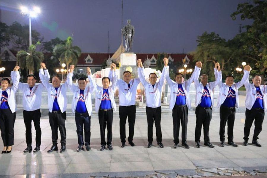 Suchart_paid_homage_to_the_sacred_things_in_Chonburi_before_leading_the_United_Thai_Nation_to_apply_for_election_SPACEBAR_Photo02_bff221f99f.jpeg