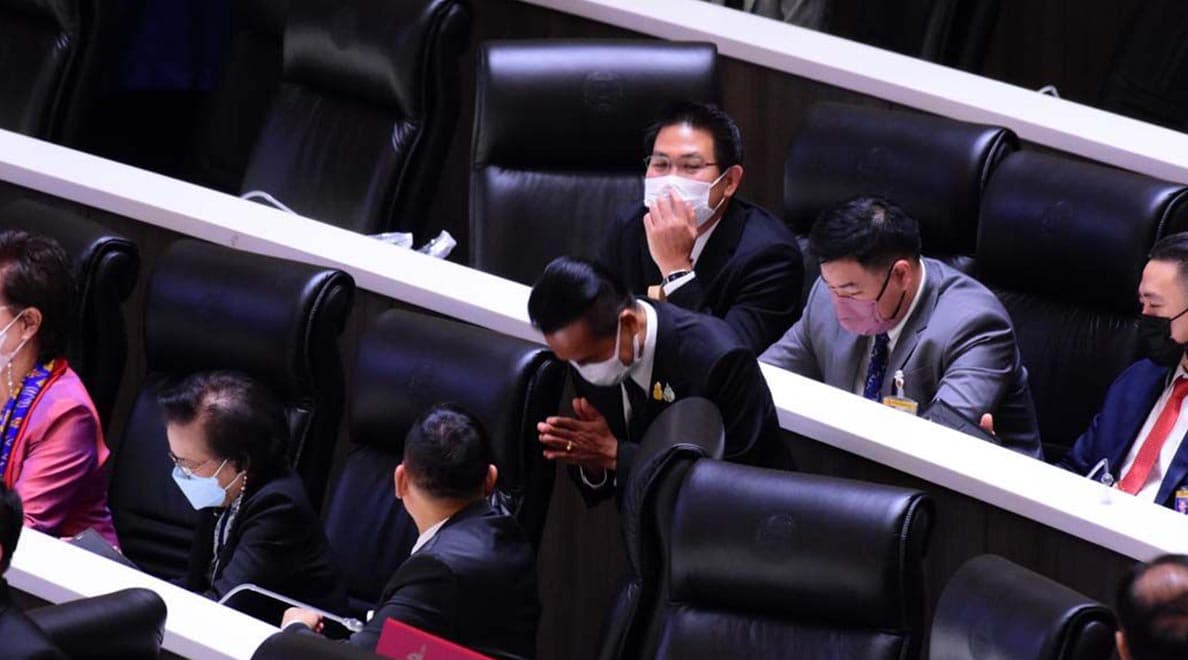 Supachai_Bhumjaithai_Apologize_Pheuthai_Party_SPACEBAR_Photo02_2fd68f77e8.jpeg