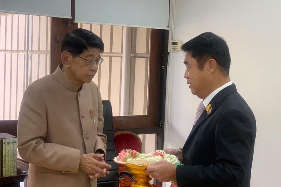 Suriya_Somsak_says_goodbye_to_Prawit_SPACEBAR_Photo02_0e953d2274.jpeg