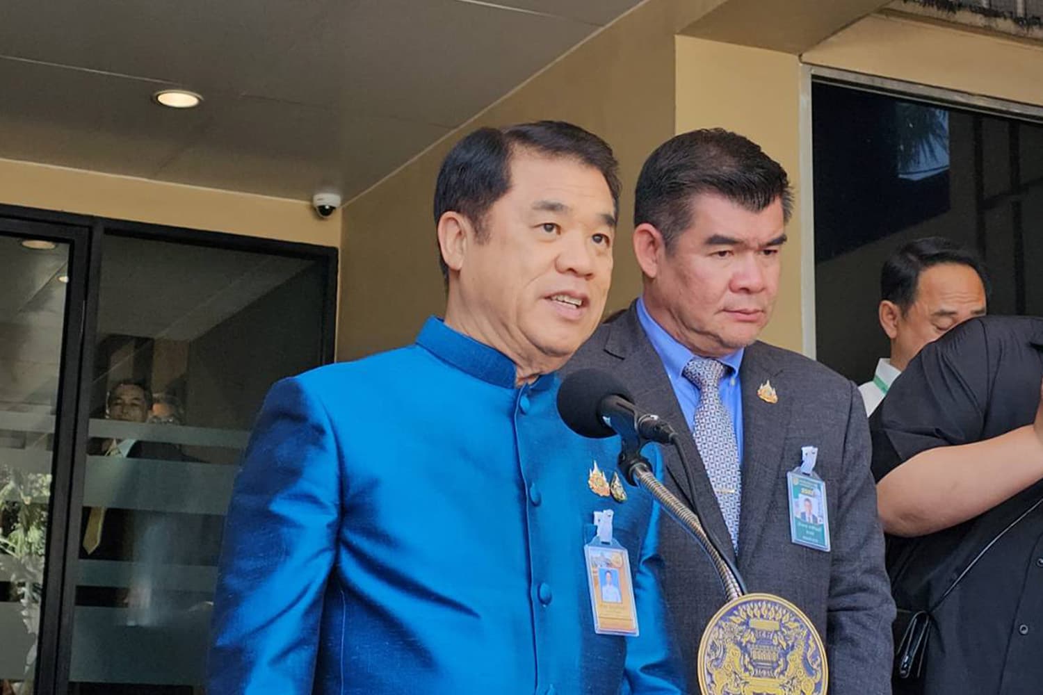 Suriya_emphasizes_The_land_Khao_Kradong_belongs_to_the_State_Railway_of_Thailand_SPACEBAR_Hero_c59e6e57e0.jpg