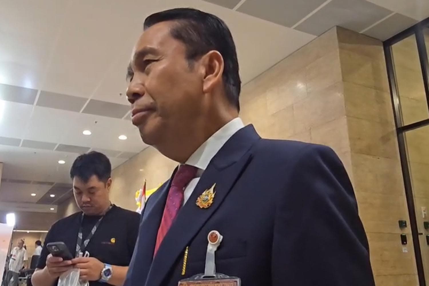 Sutin_mocks_Prawit_s_information_not_reaching_the_level_of_a_no_confidence_debate_for_the_PM_SPACEBAR_Hero_c3ec16b06e.jpg