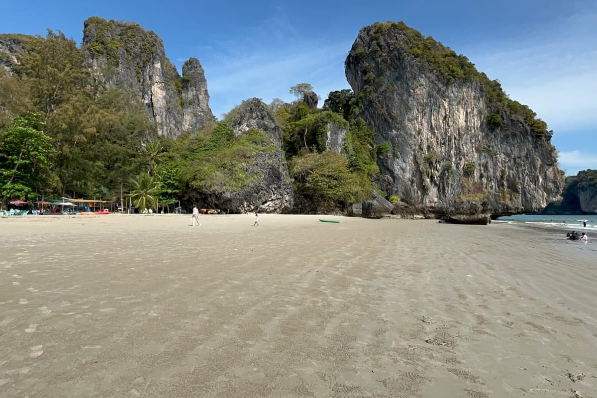 Thai-tourism-plummets-following-the-Middle East-conflict-southern-Thailand-experiences-a-slump-SPACEBAR-Photo04.jpg