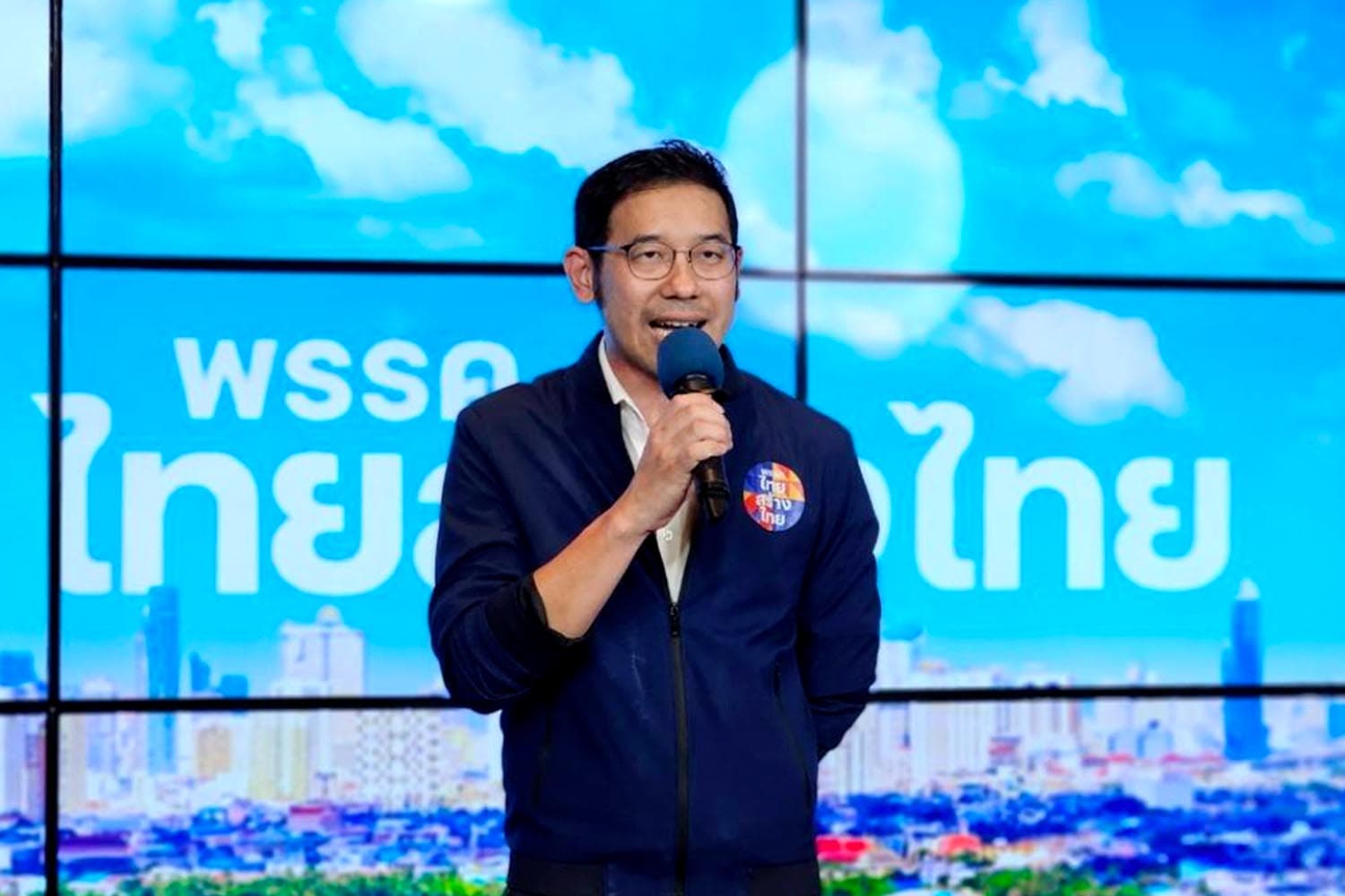 Thai_Sang_Thai_Party_attacks_Phumtham_calls_for_urgent_discussion_party_joins_forces_to_push_casino_law_SPACEBAR_Hero_87fe7b4c7a.jpg