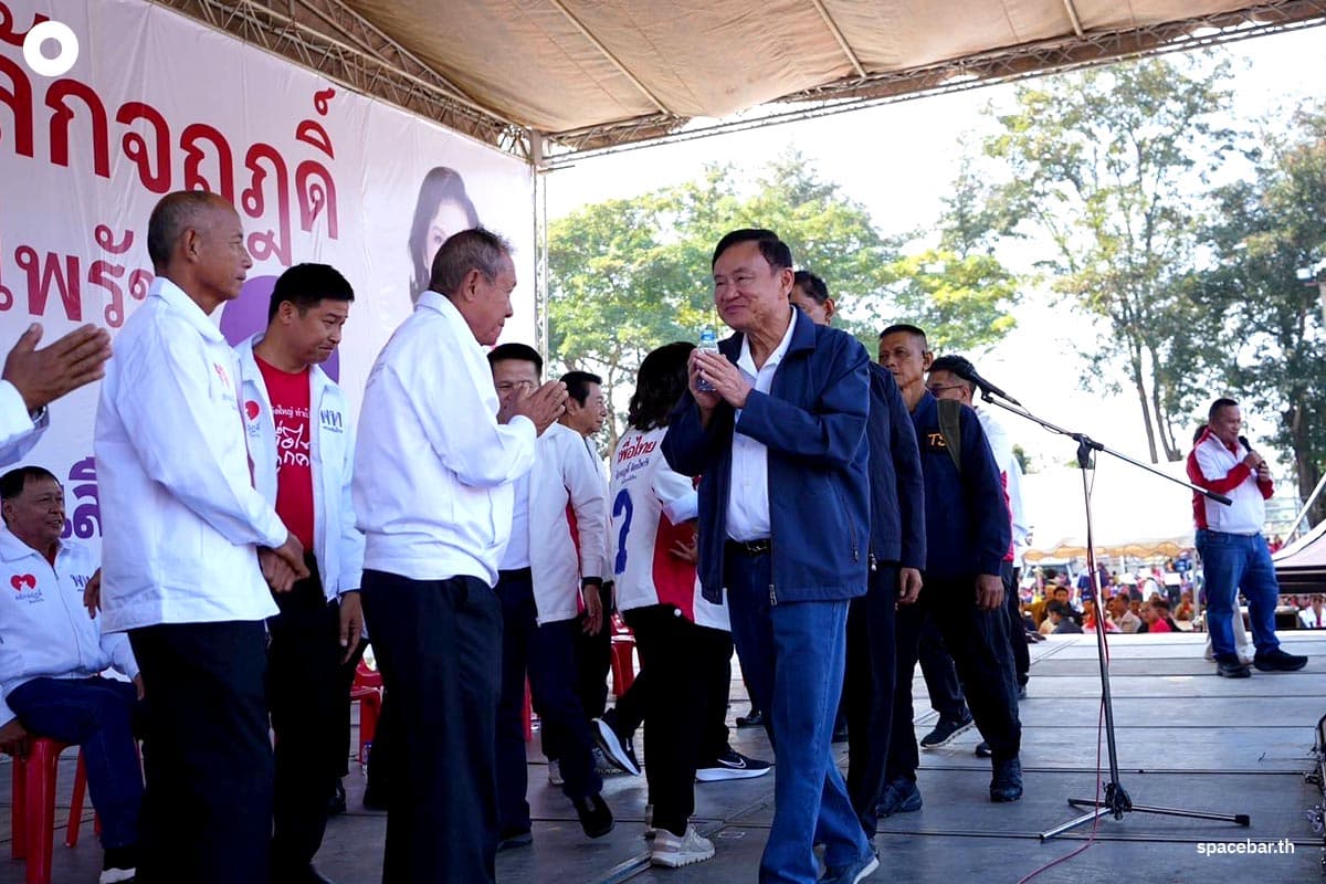 Thaksin_gives_a_speech_on_the_Chiang_Rai_Provincial_Administrative_Organization_President_s_stage_SPACEBAR_Photo02_6d2f43a336.jpg