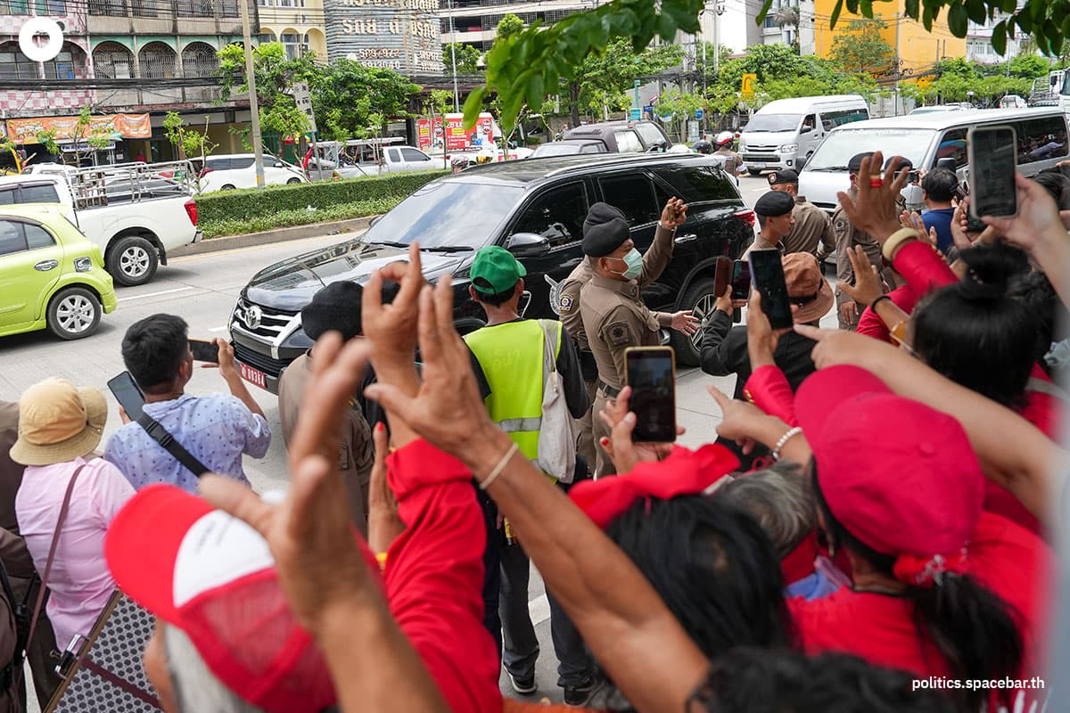 Thaksin_goes_to_jail_thailand_SPACEBAR_Photo02_94ce67a556.jpeg