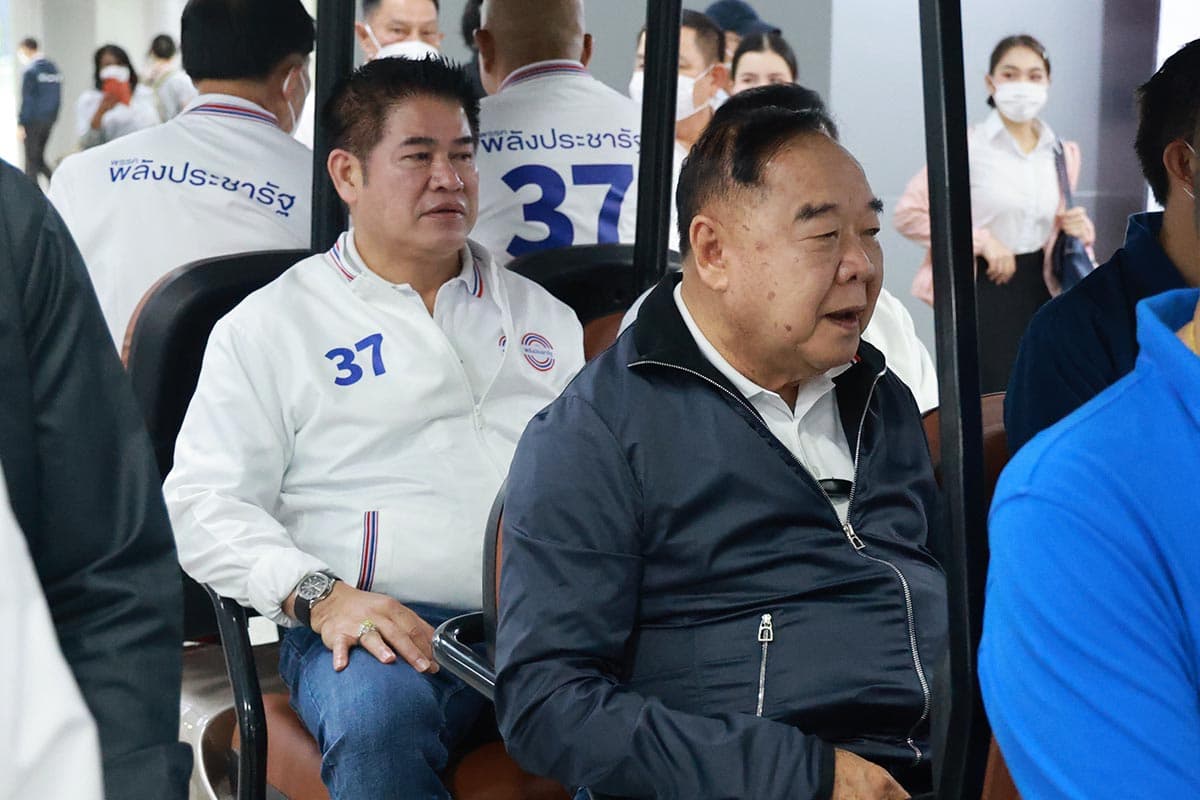Thammanat_will_request_security_to_take_care_of_Director_General_of_the_Rice_Department_SPACEBAR_Photo01_7f1ff344c2.jpg