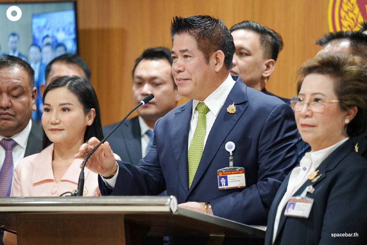 Thammanat_with_24_M_Ps_from_the_Kla_Tham_Party_SPACEBAR_Photo03_b884deb069.jpg