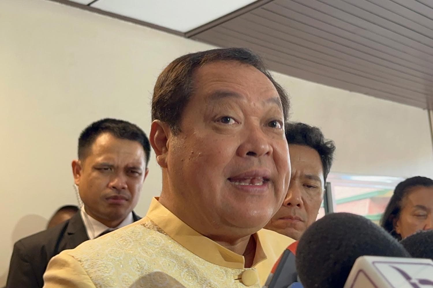 Thawee_said_to_ask_Sereepisuth_himself_about_going_up_to_14_th_floor_to_visit_Thaksin_SPACEBAR_Hero_c2176fcd32.jpg