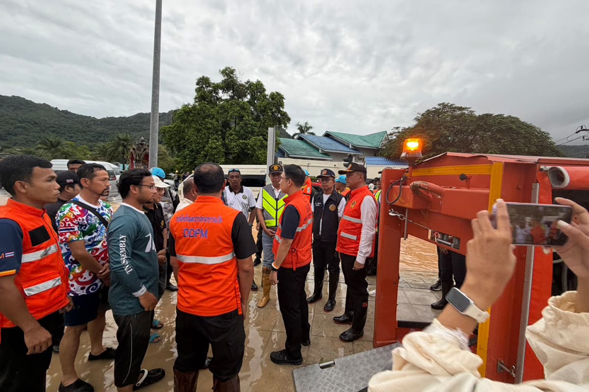 The-Ministry-of-Interior-is-mobilizing-resources-to-urgently-drain-floodwaters-in-Phuket-SPACEBAR-Photo02.jpg
