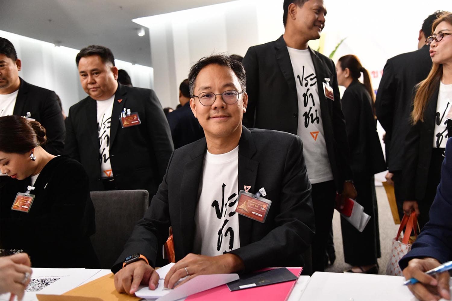 ‘ปชน.’ ขอโทษ ‘กำนัน - ผู้ใหญ่บ้าน’ ปม ‘ภัณฑิล’ พาดพิงเอี่ยวยาเสพติด