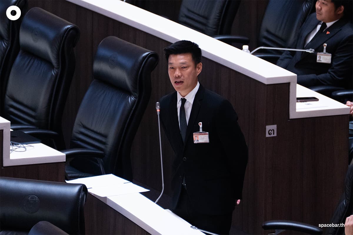 The-atmosphere-at-the-parliamentary-session-on-the-second-SPACEBAR-Photo03.jpg