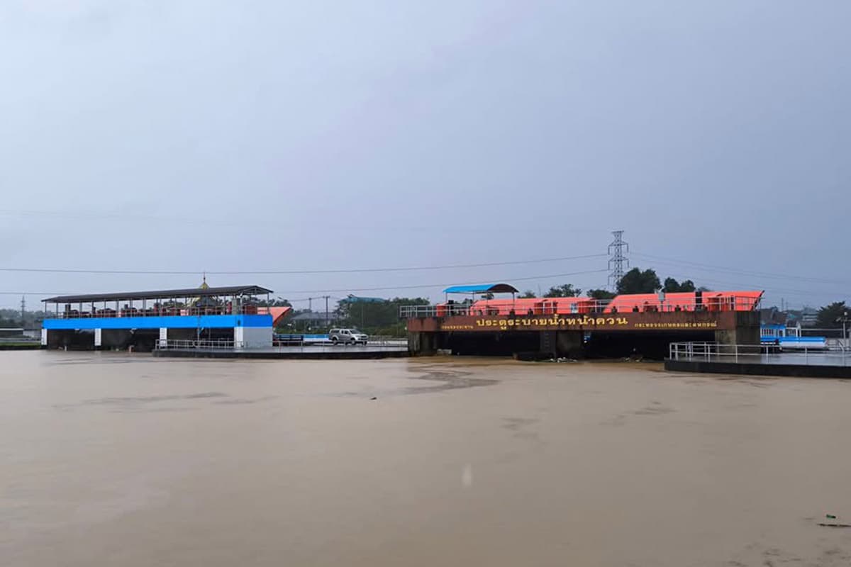 The-flood-situation-in-the-South-is-still-severely-flooded-in-many-areas-SPACEBAR-Photo03.jpg