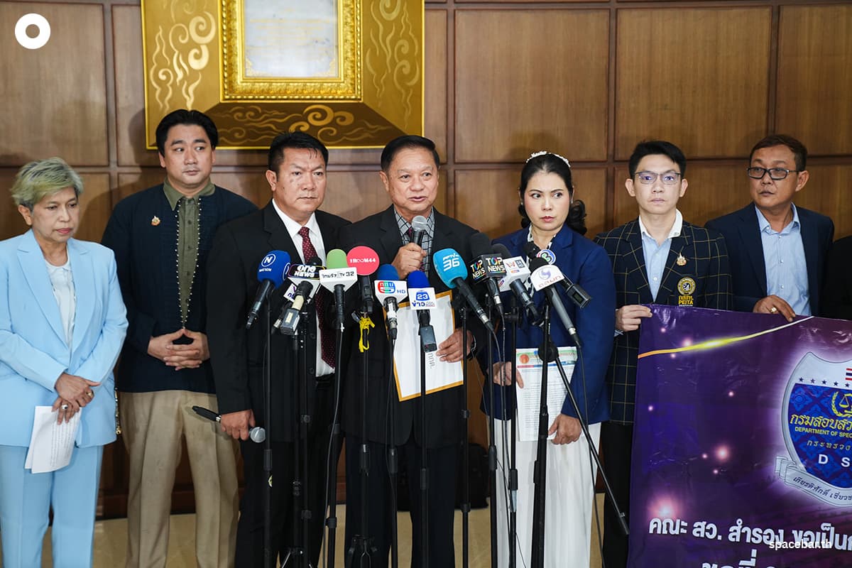 The-group-of-reserve-senators-submitted-documents-to-the- Election-Commission-SPACEBAR-Photo02.jpg
