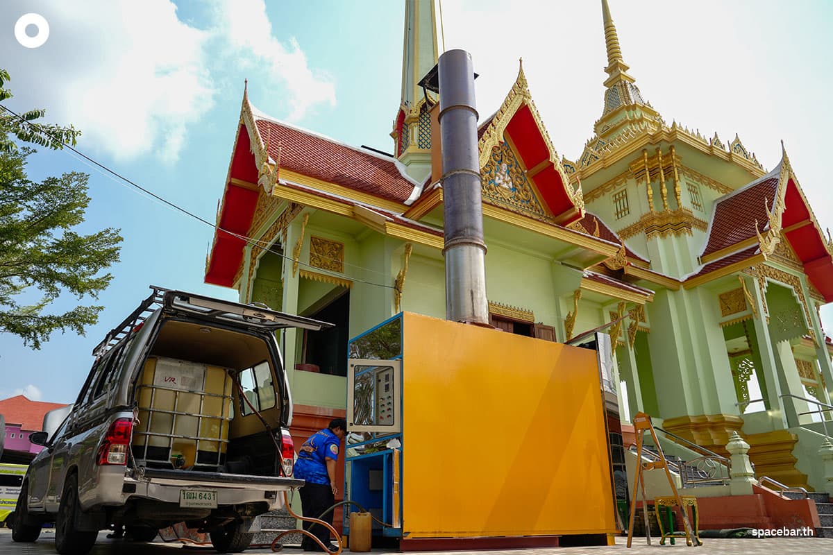 The-oil-crisis-impacts-the-temple-mission-SPACEBAR-Photo02.jpg