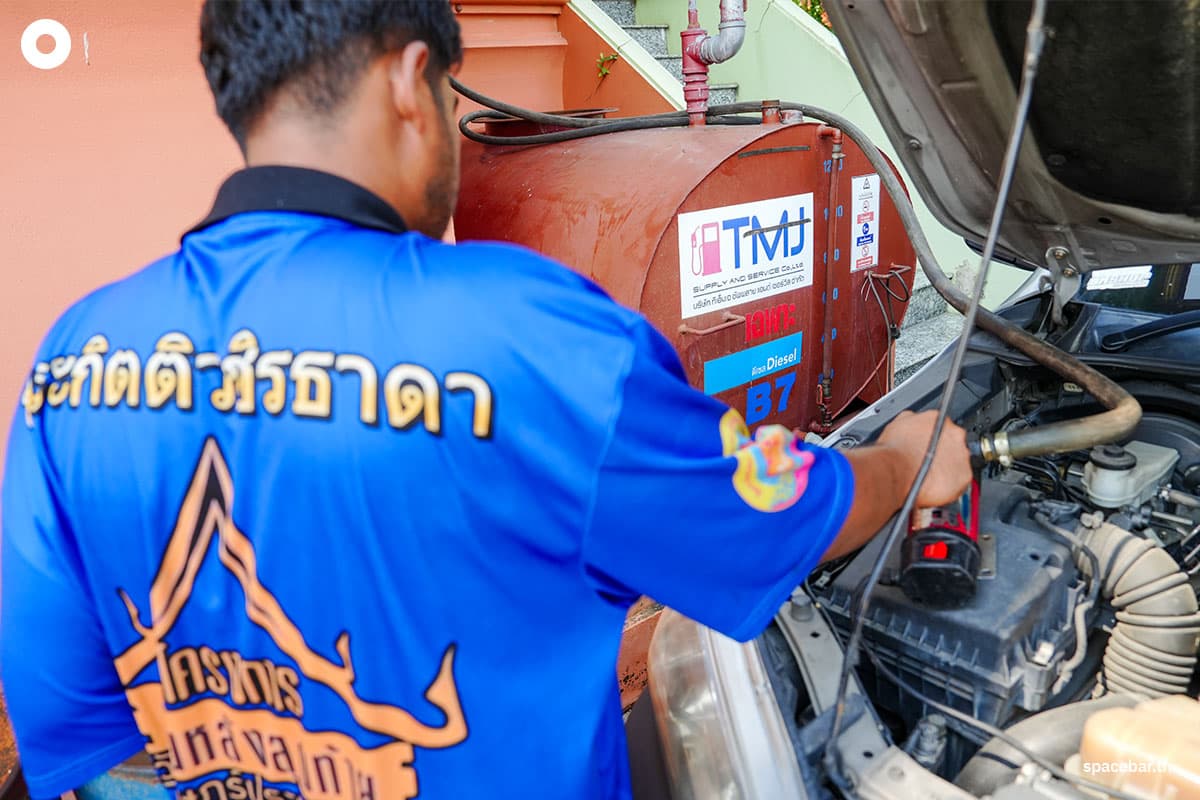 The-oil-crisis-impacts-the-temple-mission-SPACEBAR-Photo05.jpg