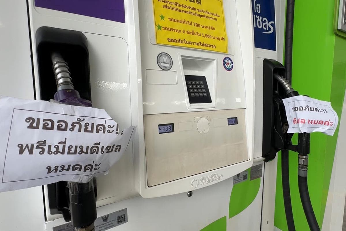 The-oil-crisis-in-Chiang Mai-has-severely-impacted-large-buses-and-tour-vehicles-making-it-impossible-to-find-fuel-SPACEBAR-Photo04.jpg