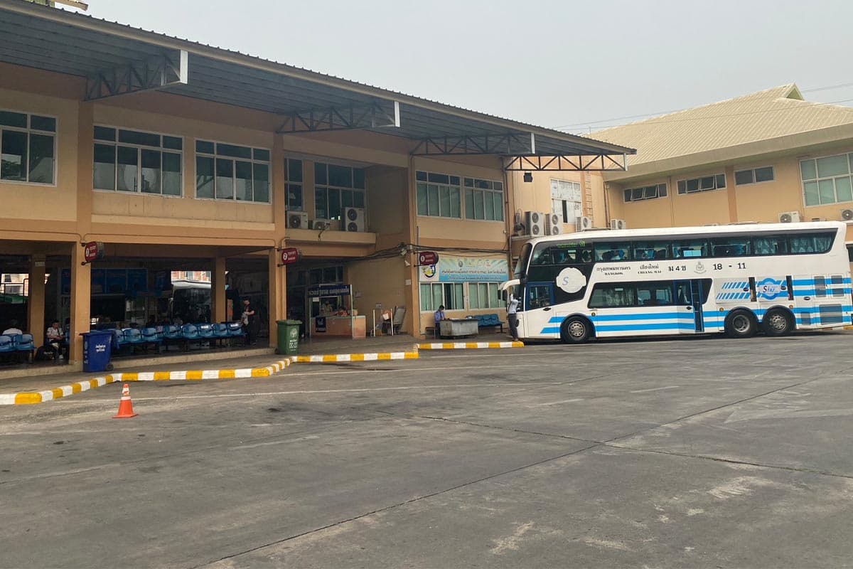 The-oil-crisis-in-Chiang Mai-has-severely-impacted-large-buses-and-tour-vehicles-making-it-impossible-to-find-fuel-SPACEBAR-Photo11.jpg