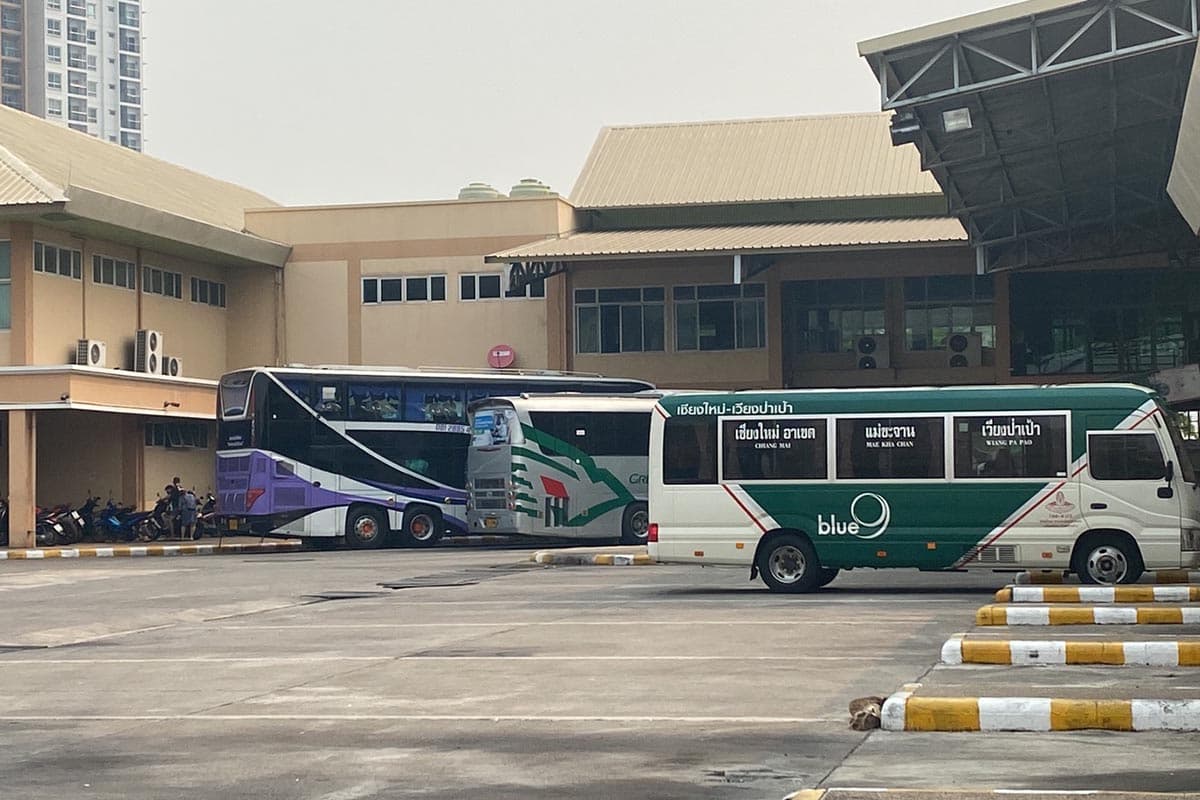 The-oil-crisis-in-Chiang Mai-has-severely-impacted-large-buses-and-tour-vehicles-making-it-impossible-to-find-fuel-SPACEBAR-Photo12.jpg