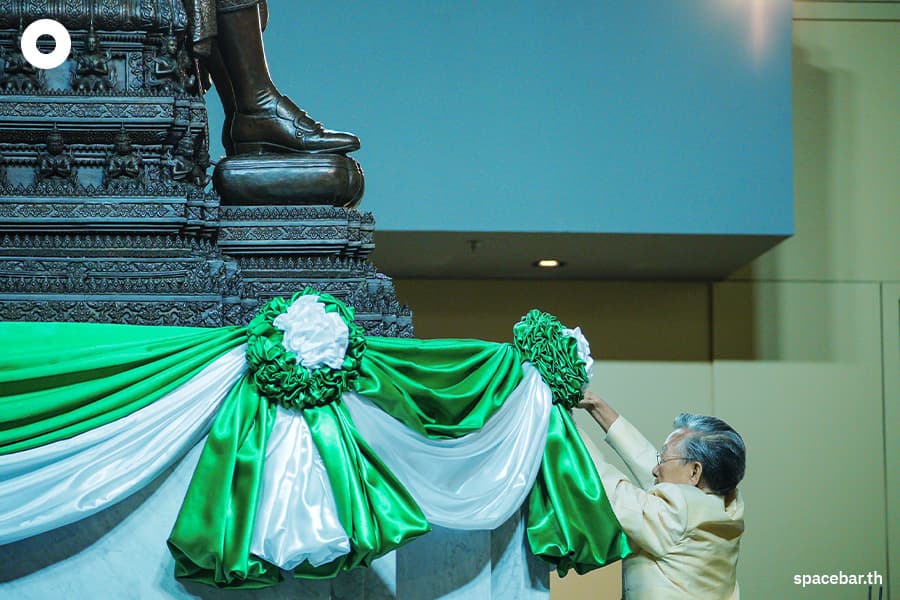 The_National_Assembly_worshiped_the_royal_monument_of_King_Rama_VII_enshrined_at_the_new_Parliament_Building_SPACEBAR_Photo02_f737254572.jpeg