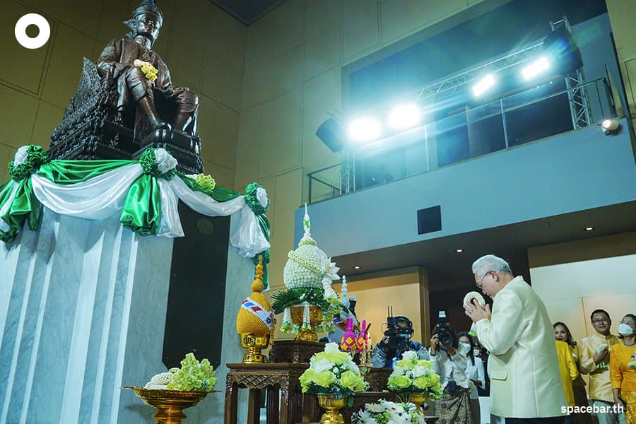 The_National_Assembly_worshiped_the_royal_monument_of_King_Rama_VII_enshrined_at_the_new_Parliament_Building_SPACEBAR_Photo09_d522debf93.jpeg