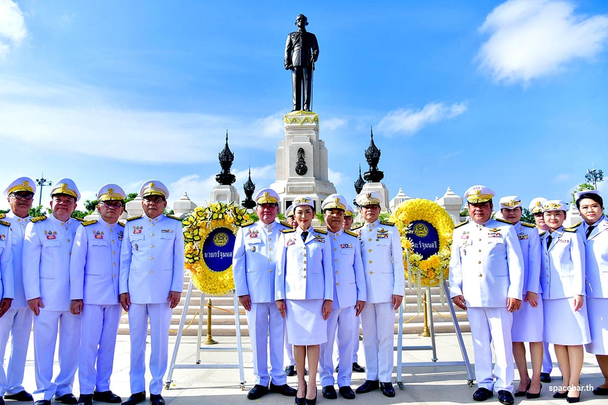 The_Prime_Minister_leads_the_Cabinet_in_laying_a_wreath_on_Navamindra_Maharat_Day_13_October_2024_SPACEBAR_Photo00_0db38bcf7c.jpg