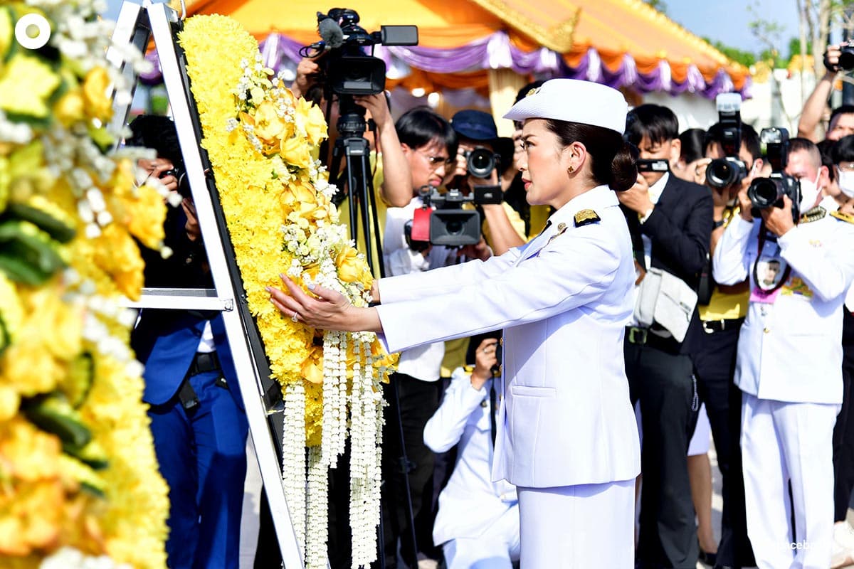 The_Prime_Minister_leads_the_Cabinet_in_laying_a_wreath_on_Navamindra_Maharat_Day_13_October_2024_SPACEBAR_Photo01_680f3120f1.jpg