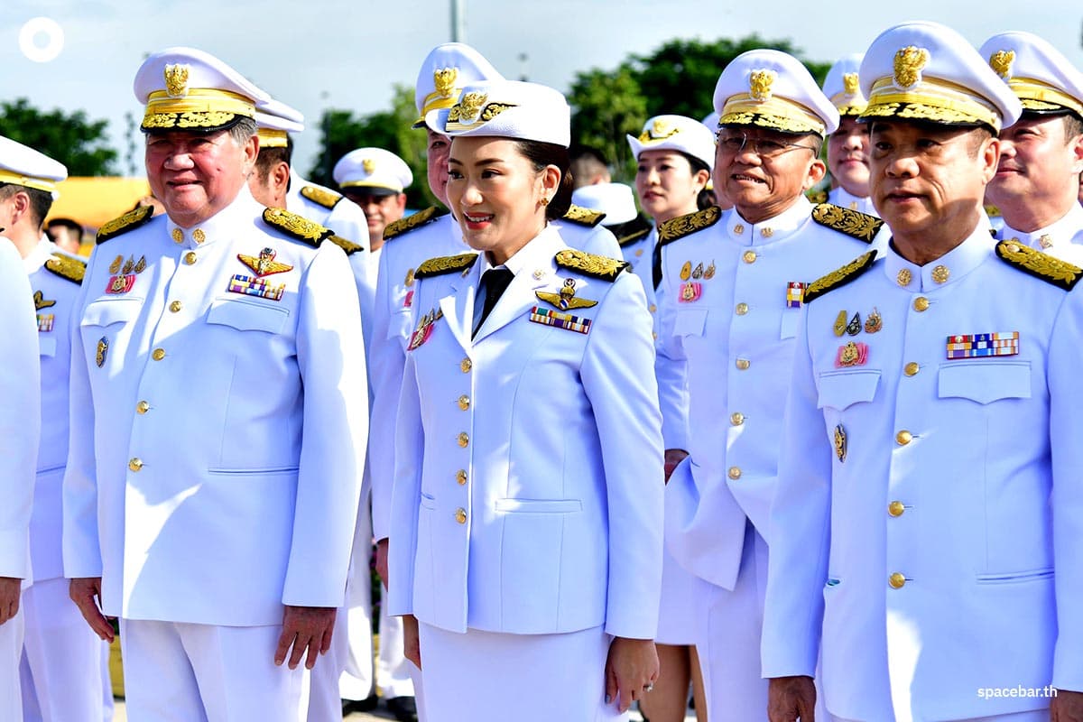 The_Prime_Minister_leads_the_Cabinet_in_laying_a_wreath_on_Navamindra_Maharat_Day_13_October_2024_SPACEBAR_Photo04_518471306d.jpg