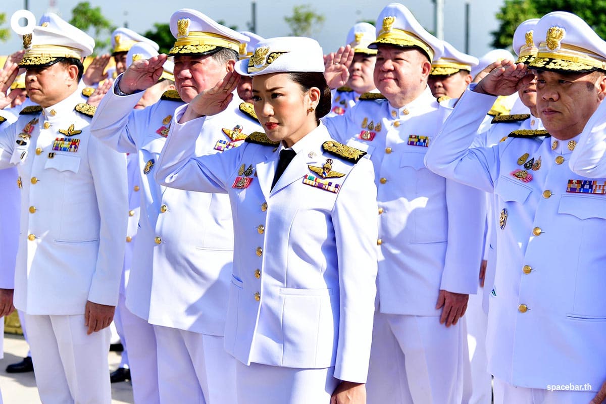 The_Prime_Minister_leads_the_Cabinet_in_laying_a_wreath_on_Navamindra_Maharat_Day_13_October_2024_SPACEBAR_Photo06_87eb3e589c.jpg