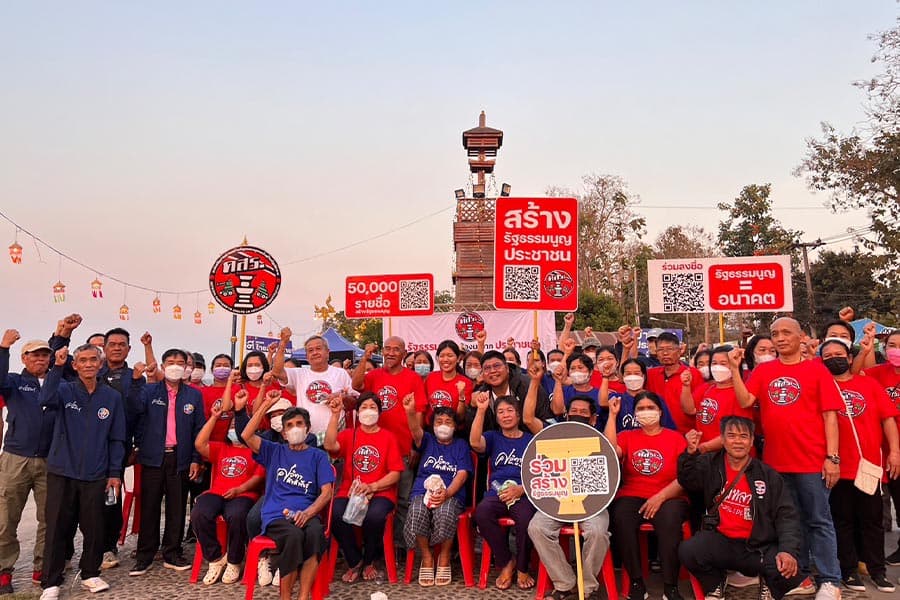 The_Red_Shirts_Loei_Province_support_the_bill_to_amend_the_constitution_Sudarat_SPACEBAR_Photo02_0c274bb287.jpeg
