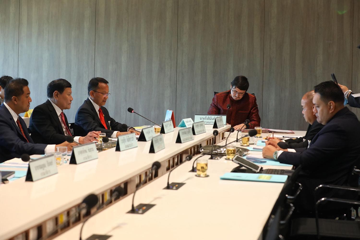 The_State_Security_Committee_discusses_with_Somsak_about_the_appointment_of_police_SPACEBAR_Hero_4f0cd1b740.jpg